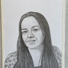 Mi Proyecto del curso: Retrato realista con lápiz de grafito . % Natalia Mardones V tarafından hazırlanan Geleneksel illüstras, on, Güzel sanatlar, Eskiz çizimi, Kalem Çizimi, Çizim, Portre Çizimi, Gerçekçi Çizim, Sanatsal Çizim, Ve Şekil Çizimi projesi - 05.06.2022