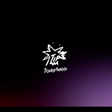 TROUBLEINPARADISE Promo #3: DUMSURFER. Un proyecto de Diseño, Publicidad, Motion Graphics, Dirección de arte, Br, ing e Identidad, Diseño gráfico, Marketing, Multimedia, Serigrafía, Tipografía, Vídeo, Redes Sociales, Diseño de logotipos, Diseño de moda, Marketing Digital, Edición de vídeo y Estampación textil de Juan Carlos Garcia - 07.05.2022