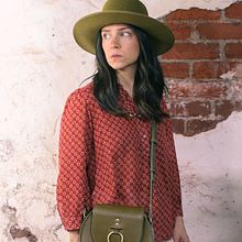 Phoebe Crossbody in Olive. Un progetto di  di Hemlock and Hyde - 18.05.2022