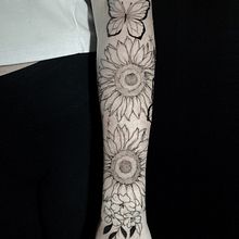 Meu projeto do curso: Tatuagem botânica com pontilhismo. Traditional illustration, Tattoo Design, and Botanical Illustration project by Sonia Carolina Matheus - 04.28.2022