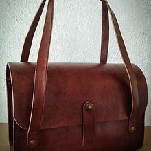 Mi proyecto del curso: Creación de bolsos de cuero artesanales para principiantes. Design, Accessor, Design, Arts, Crafts, and Sewing project by Rich Lopez - 05.21.2022