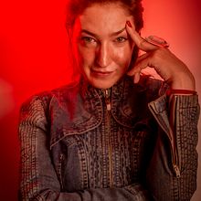 Mi proyecto del curso: Efectos de color e iluminación para fotografía de estudio. Un proyecto de Fotografía, Fotografía de retrato, Iluminación fotográfica, Fotografía de estudio, Fotografía digital y Fotografía artística de agus_torres_1 - 24.05.2022
