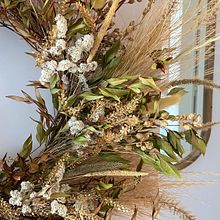 Mi proyecto del curso: Creación de coronas con flores secas. Un progetto di Design, Interior design, Paesaggismo, DIY, Design floreale e vegetale e Textile Design di verodiez78 - 26.05.2022
