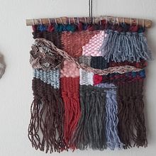 My project for course: Introduction to Frame Loom Tapestry. Design de acessórios, Decoração de interiores, Tecido, Tecelagem, e Design têxtil projeto de Greta Augaityte - 27.05.2022