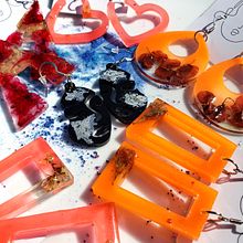 My project for course: Resin Jewelry Design. Accessor, Design, Arts, Crafts, Jewelr, Design, and DIY project by omorolake akinuli - 05.29.2022
