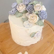 Mi proyecto del curso: Flores de crema de mantequilla para cake design. Design, and DIY project by Valentina Baeza - 05.31.2022