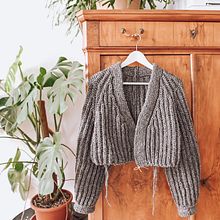 Bree Cardigan. Knitting, and Design project by Simone Ryan - 10.15.2022