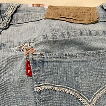 My project for course: Embroidery: Clothing Repair. Un progetto di Ricamo, Cucito, DIY, Upc, cling e Textile Design di tara_ying - 05.06.2022