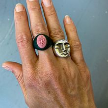 Medical Jewellery for Invisible Disabilities - Rod of Asclepius . Een project van Sieradenontwerp, Ontwerp van accessoires, Beeldhouwwerk, Stor y telling van Elsa Tierney - 07.06.2022