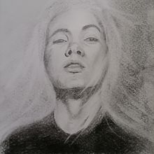My project for course: Artistic Charcoal Portraiture: Creating Atmosphere. Un projet de Illustration traditionnelle, Beaux Arts, Dessin réaliste, Dessin artistique, Dessin de portrait , et Dessin de bejuleo1 - 09.06.2022