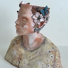 My project for course: my first human looking sculpture :-). Een project van  Beeldende kunst y Beeldhouwwerk van Marina - 11.06.2022
