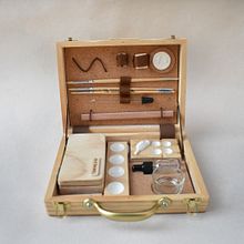 Maletín Veliz . Un projet de Menuiserie, DIY, Peinture , et Artisanat de Gina y Miguel (Tortolita Inventiva) - 18.07.2021