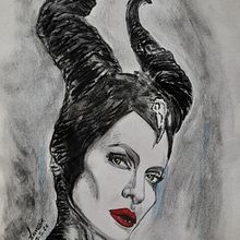 Mon projet du cours : Portrait réaliste au fusain. Un progetto di Illustrazione tradizionale, Belle arti, Disegno, Disegno di ritratti e Disegno realistico di Cindy Crespel - 17.06.2022