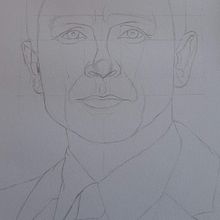 Meu projeto do curso: Retrato realista com lápis grafite - Daniel Craig (007). Een project van Traditionele illustratie,  Beeldende kunst,  Schetsen, Tekening met potlood,  Tekening,  Portrettekening, Realistische tekening,  Artistieke tekening y Anatomisch tekenen van Rafaela Vara - 18.06.2022