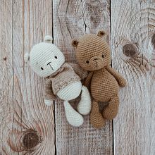 Bear FLOKI. Crochet, Amigurumi, Creativit, Character Design, To, and Design project by Elisa Ems-Domenig - 06.19.2022