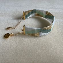 My project for course: Beaded Jewelry Design: Weave Elegant Patterns. Accessor, Design, Arts, Crafts, Jewelr, Design, and Fiber Arts project by tracyb - 06.17.2022