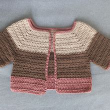 Mi proyecto del curso:  Top-down: prendas a crochet de una sola pieza . % Helou Helen tarafından hazırlanan Moda Tasarımı, El, af Sanatları, Kendin Yap, Tığ işi, Ve Tekstil Tasarımı projesi - 06.28.2022
