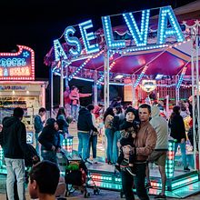 Feira de São João. Photograph, Portrait Photograph, Digital Photograph, Outdoor Photograph, Lifest, le Photograph, and Self-Portrait Photograph project by Pedro Pires - 07.02.2022