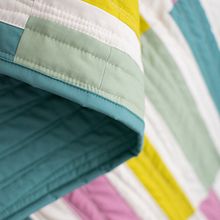 Strips & Stripes Quilt Pattern. Een project van Craft van Broadcloth Studio - 04.07.2022