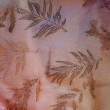 Mi proyecto del curso: Impresión botánica en textil y papel. Artesanato, Design de moda, DIY, Tingimento têxtil, Estamparia têxtil, e Design têxtil projeto de Florencia Lertora - 05.07.2022