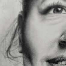 Mi amiga Lauu. Un proyecto de Ilustración tradicional, Fotografía, Bellas Artes, Creatividad, Dibujo, Dibujo realista, Dibujo artístico, Fotografía artística e Instagram de Adan Gómez - 07.07.2022