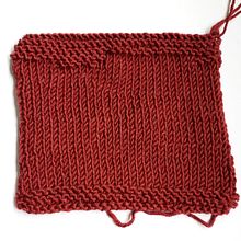 Meu projeto do curso: Introdução ao tricô com agulhas circulares. Un proyecto de Diseño de complementos, Tejido, Tejido de punto y Diseño textil de Luiza Mecabô - 08.07.2022