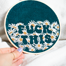 Fck this daisies. Un projet de Broderie de Theresa Wensing - 05.03.2022