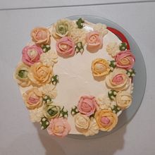 Mi proyecto del curso: Flores de crema de mantequilla para cake design. Un progetto di Design e DIY di mariscal_mary - 09.07.2022