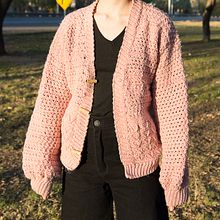Mi proyecto del curso: Crochet: diseña y teje prendas de estilo romántico. Un proyecto de Diseño de moda, Tejido, DIY, Crochet y Diseño textil de perezmayamartina - 09.07.2022