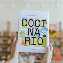 Cocinario: Recetario, ideas + shortcuts para una cocina feliz (2021). Un proyecto de Diseño editorial, Cop, writing, Escritura de no ficción e Ilustración editorial de Vik Arrieta - 01.05.2022
