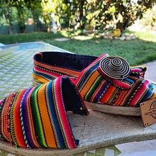 Mi proyecto Home print Colombia. Een project van Ontwerp van accessoires, Craft, Schoenenontwerp y Textiel van Marisella Camagno - 10.07.2022