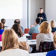 Discurso de bienvenida. Film, Video, TV, Writing, TV, Filmmaking, Script, Narrative, Creative Writing, and Fiction Writing project by Aldo Pereira - 07.11.2022