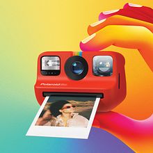 Polaroid Go Camera - Global campaign launch. Un progetto di Pubblicità, Fotografia, Marketing digitale, Marketing, Marketing per Instagram, Content marketing, Fotografia di prodotti e E-commerce di Jessica Lopez - 12.07.2022