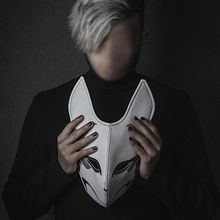 "Mask". Photograph, Fine Arts, Photograph, Post-production, Photo Retouching, Self-Portrait Photograph, Photomontage, Photographic Composition, Fine-Art Photograph, Digital Photograph, Studio Photograph, Photographic Lighting, and Portrait Photograph project by Axel Villeda - 02.25.2020