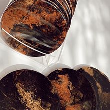 Resin coasters . Un proyecto de Diseño industrial, Diseño de producto, Creatividad y Fotografía de estudio de Paulina Bugeda - 14.07.2022