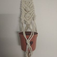 Mi proyecto del curso: Diseño de accesorios fue un portamacetas en macramé. Accessor, Design, Arts, Crafts, Decoration, Fiber Arts, Macramé, and Textile Design project by adrianafederico - 07.15.2022