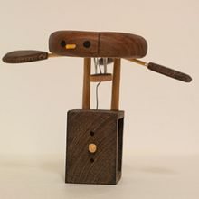 My first Wooden Automata. Projekt z dziedziny Projektowanie postaci, Rzeźba, Projektowanie zabawek, To, art i Obróbka drewna użytkownika Harald Pizzinini - 18.07.2022