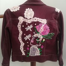 Mi proyecto del curso: Diseño de moda: pintura y bordado sobre prendas. Un projet de St, lisme, Broderie, DIY, Upc, cling, Design textile , et Créativité de Alejandra Ceballos - 19.07.2022