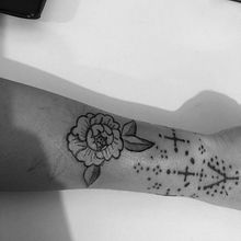 Meu projeto do curso: Tatuagem botânica com pontilhismo. Traditional illustration, Tattoo Design, and Botanical Illustration project by Taíse Cristine - 07.17.2022