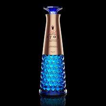 Royal 1707 London Dry Gin - Bottle and Packaging Design. Un projet de Packaging, Design industriel, Conception de produits, Design graphique, Design  , et 3D de Rafael Maia - 08.08.2021