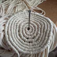 Mi proyecto del curso: Técnicas de macramé circular Ein Projekt aus dem Bereich H, werk, Dekoration von Innenräumen, Weben, Makramee und Textildesign von Yuliana García González - 25.07.2022