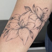 Mi proyecto del curso: Tatuaje botánico con puntillismo. Un progetto di Illustrazione tradizionale, Design di tatuaggi e Illustrazione botanica di Brian Federico Ditto - 26.07.2022