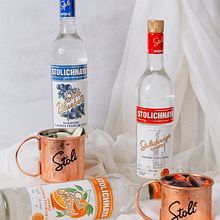 Cocktails with Stoli. Un progetto di Pubblicità e Fotografia di Sofía D'Angelo - 26.07.2022