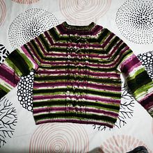 Mi proyecto del curso: Tejido de prendas de punto con mangas ranglán desde arriba. Un proyecto de DIY, Tejido de punto y Diseño textil de María Guadalupe Hernández Pájaro - 26.07.2022