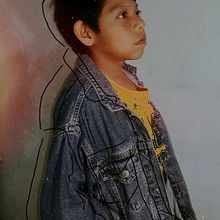 este personaje,quiero que me represente es mi yo del futuro en mi imaginacion el trababaja en una pizeria y estudiante edicion el tambien esta figandose en la moda  Ein Projekt aus dem Bereich Traditionelle Illustration von Raul Juarez Mio - 23.07.2022