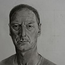Mój projekt z kursu: Realistyczny portret ołówkiem grafitowym. Un projet de Illustration traditionnelle, Beaux Arts, Esquisse , Dessin au crayon, Dessin, Dessin de portrait, Dessin réaliste, Dessin artistique , et Dessin anatomique de Arleta Zaborowska - 28.07.2022