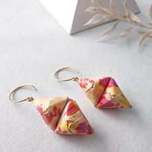 My project for course: Paper Jewelry-Making with Origami Techniques. Accessor, Design, Arts, Crafts, Jewelr, Design, Paper Craft, Fashion Design, and DIY project by Mayumi Fukuda - 07.29.2022