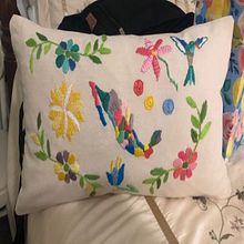 My project for course: Contemporary Embroidery With Traditional Mexican Needlework- My first embroidery project!  . Arts, Crafts, Embroider, Fiber Arts, and Textile Design project by Liz Dean - 05.08.2022