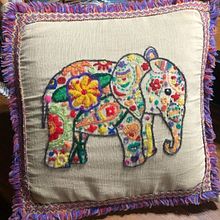 Elefante bordado en distintos puntos. Un proyecto de Bordado de Silvia Restelli - 24.11.2015