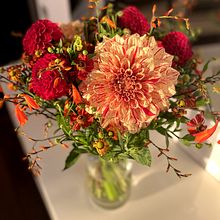 My project for course: Floral Arrangement Design with Seasonal Blooms. Projekt z dziedziny Projektowanie wnętrz, Architektura krajobrazu,  Dekoracja wnętrz, DIY, Kompoz i cje kwiatowe i botaniczne użytkownika Anna Shevchenko - 02.08.2022